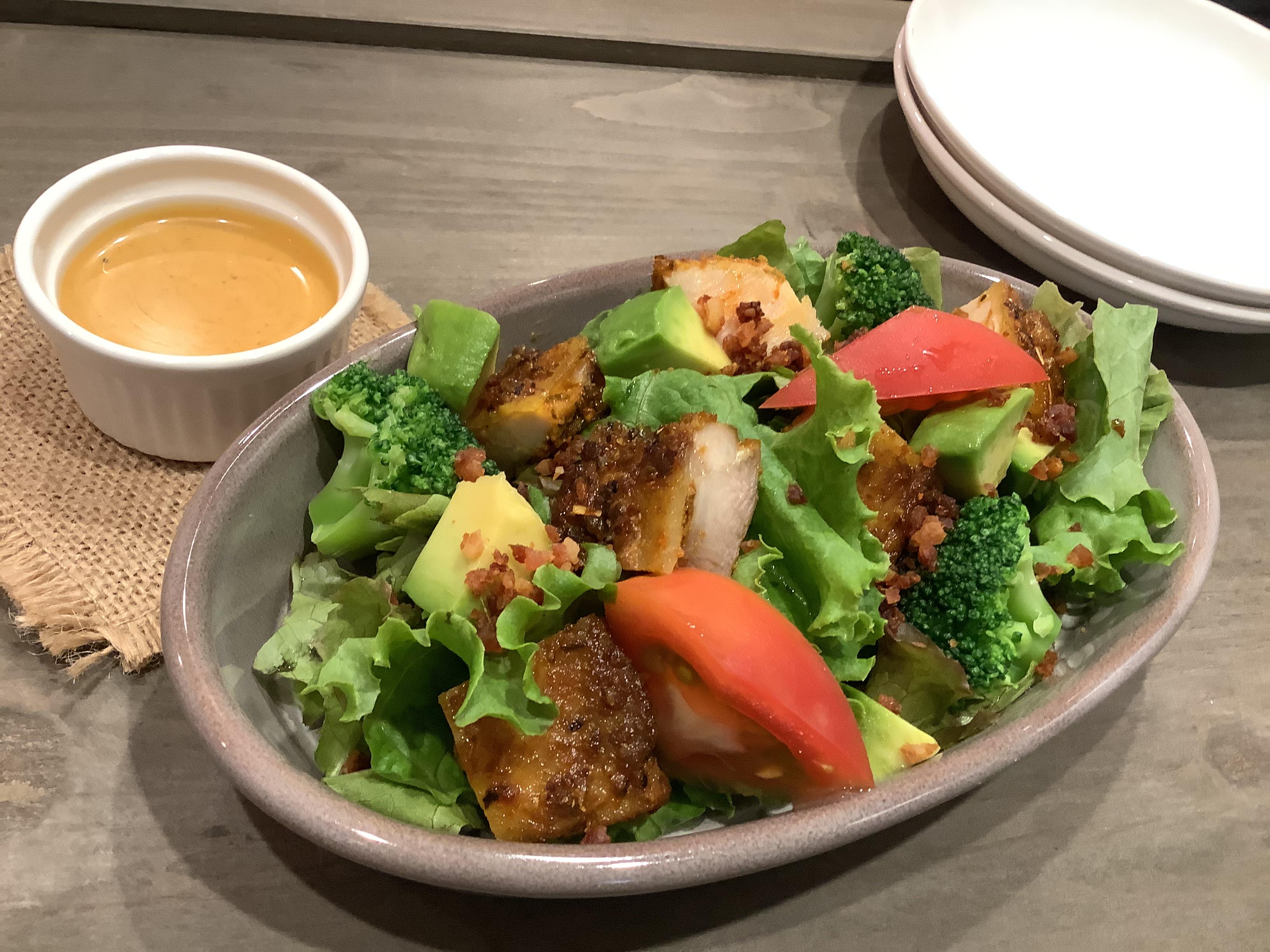 スパイシーコブサラダ